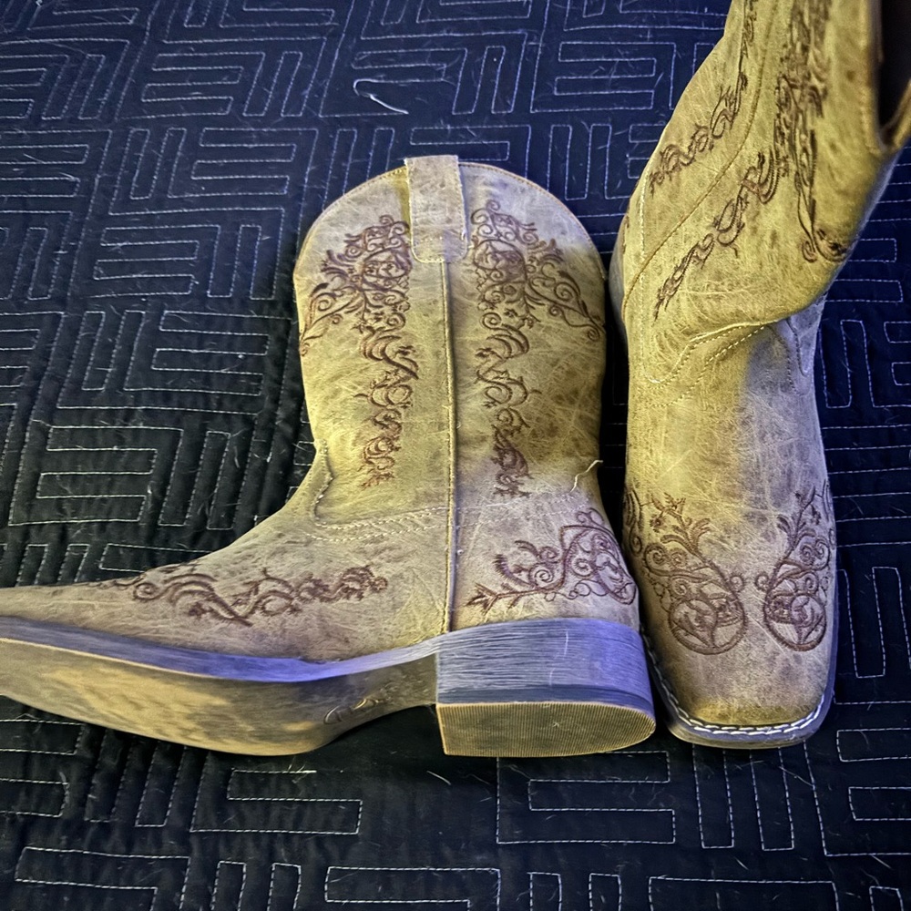 Roper Brown Embroidered Heeled Boots